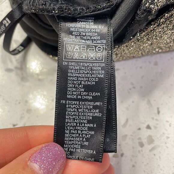 Forever 21 woman’s gold sparkly hot pants shorts - Picture 9 of 12